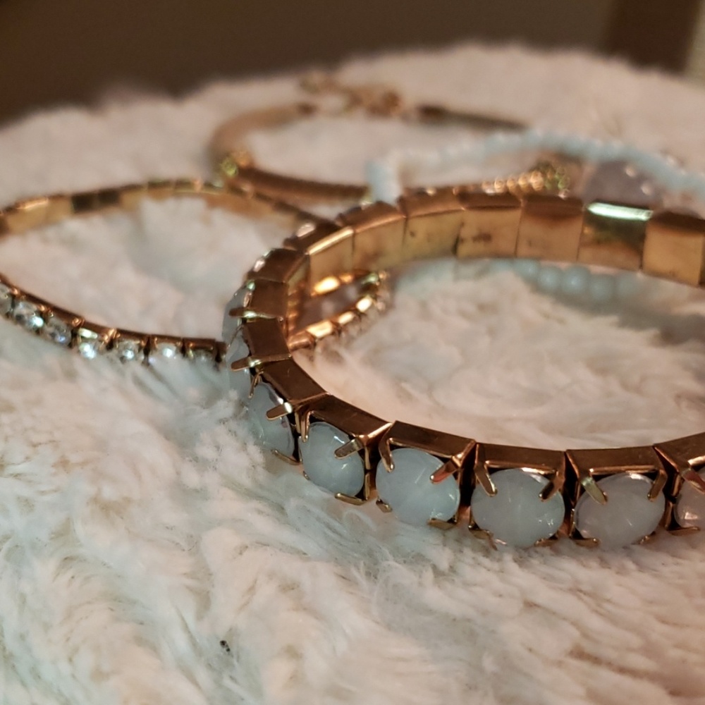 Set of 6 Gold fashion bracelets! - Picture 4 of 6